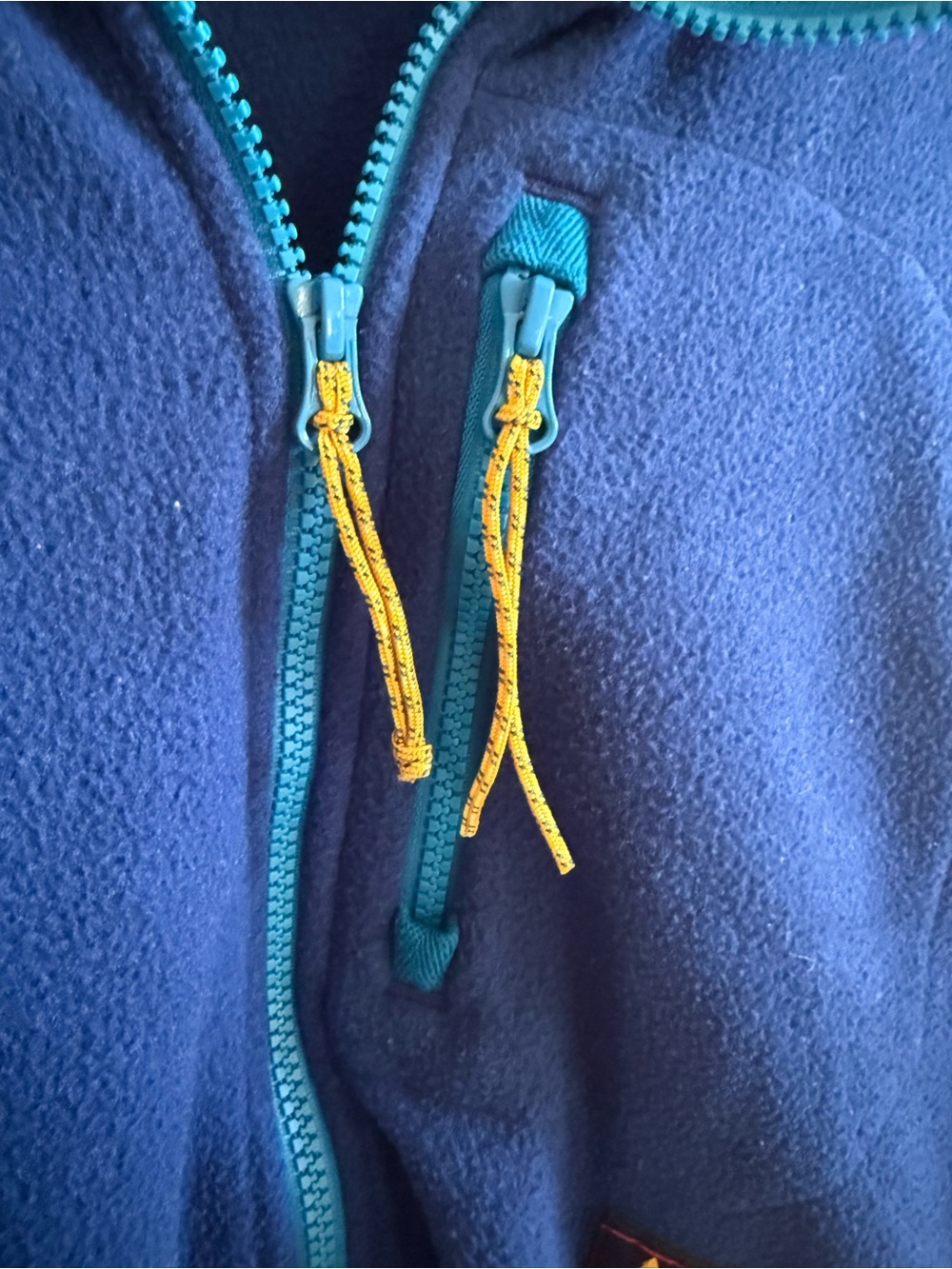 REI vintage womens Blue Fleece Jacket with Teal Trim and Yellow Zippers - Picture 5 of 5